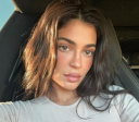 Kylie Jenner inicia comemorações dos 28 anos com vinho de mais de R$ 17 mil