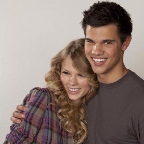 Taylor Lautner e Taylor Swift se conheceram nas gravações de "Idas e Vindas do Amor" / Reprodução/Twitter