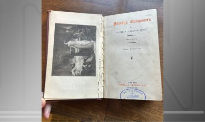 Livro é devolvido com 100 anos de atraso em biblioteca nos EUA
