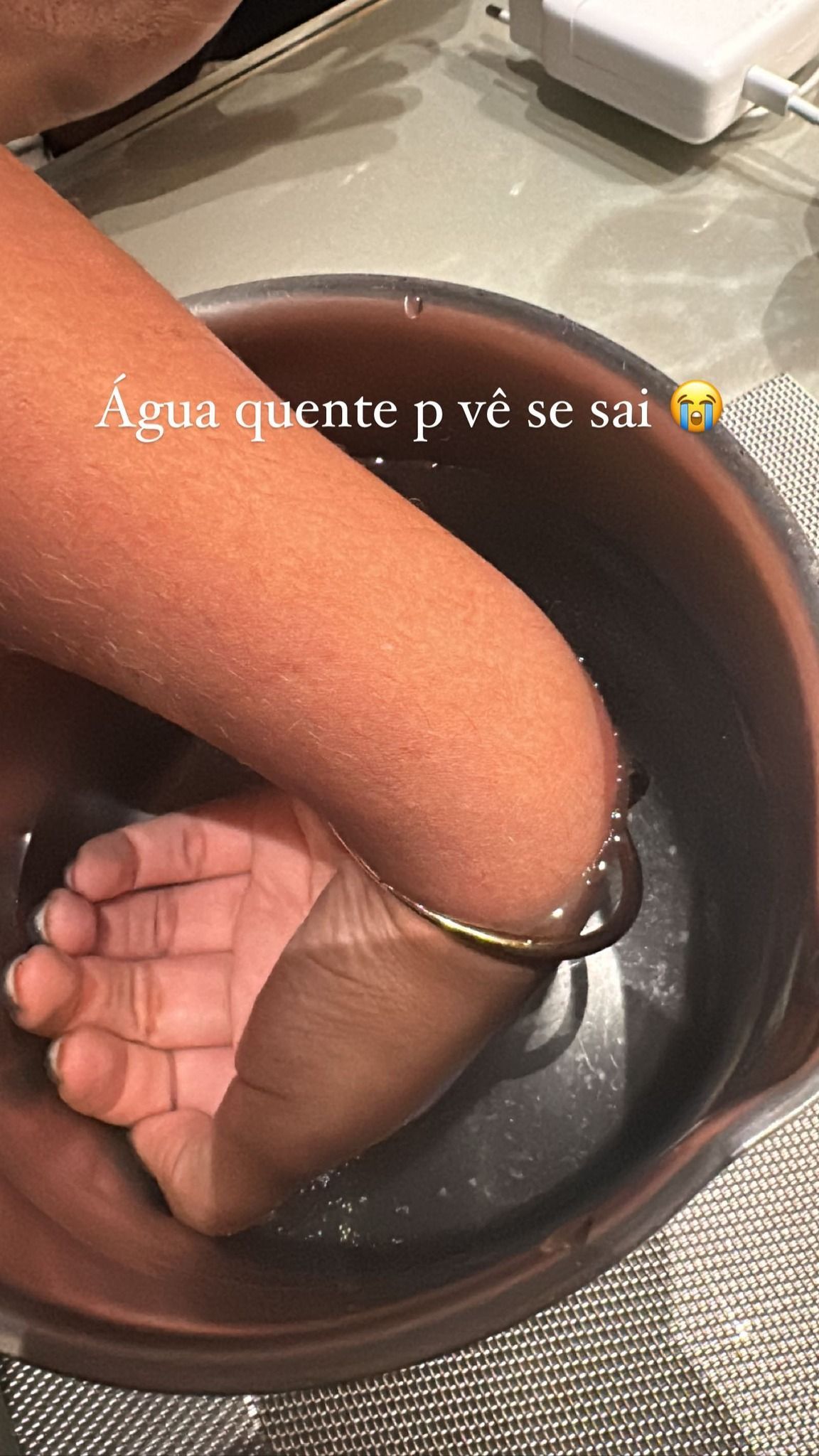 Cantora mostra saga para conseguir retirar pulseira de luxo / Reprodução/Ludmilla/Instagram