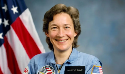 Astronauta Mary Cleave, que participou de dois voos espaciais, morre aos 76 anos