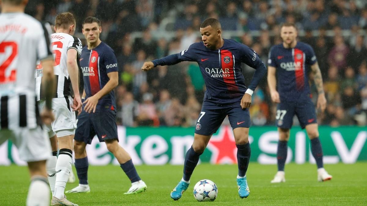 Mbappé em partida contra o Newcastle