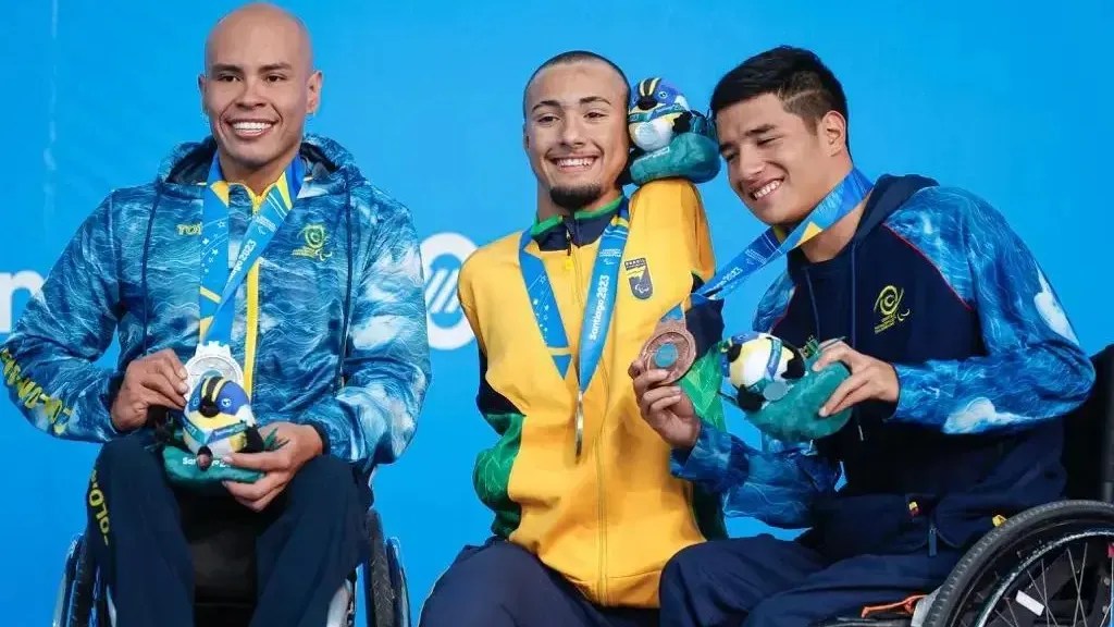 Samuel Oliveira comemora ouro nos 200m livre da classe S5, o 100º ouro brasileiro no Parapan