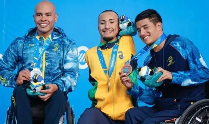 Samuel Oliveira comemora ouro nos 200m livre da classe S5, o 100º ouro brasileiro no Parapan