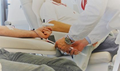 Bancos de sangue precisam de mais doações nesta época do ano, alerta hematologista
