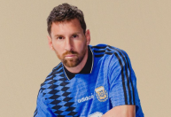 Messi veste camisa “retrô” usada por Maradona em 94; veja fotos
