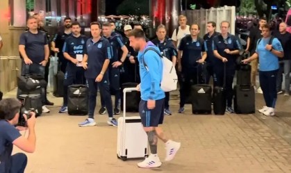 Com gritos de "campeão", Argentina chega ao Rio para jogo com o Brasil