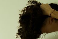 Buscas por cabelo cacheado no Google dobraram em 5 anos; veja principais dúvidas