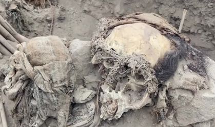 Arqueólogos desenterraram quatro múmias de crianças de pelo menos 1.000 anos atrás em uma região considerada um "espaço cerimonial sagrado" pelos antigos habitantes, na capital do Peru