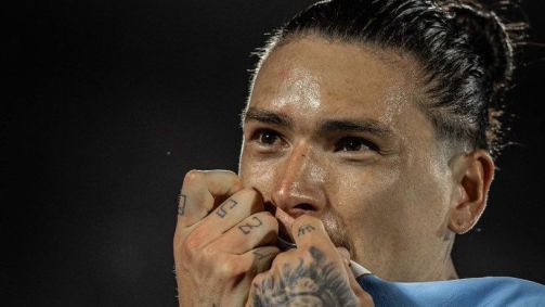 Darwin Nuñez comemora gol marcado contra a Bolívia