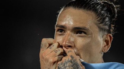 Darwin Nuñez comemora gol marcado contra a Bolívia