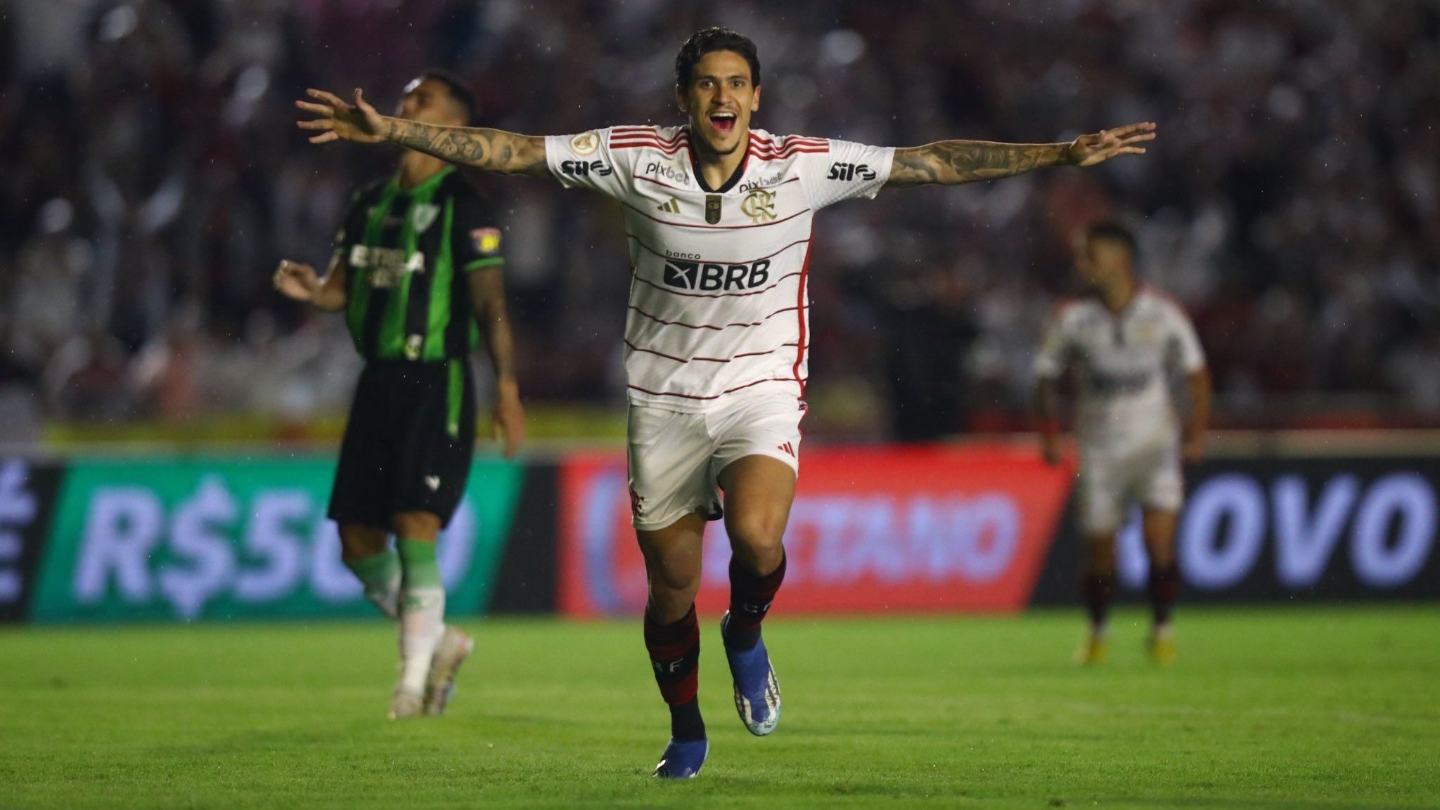 Pedro comemora o gol que marcou sobre o América-MG em Uberlândia