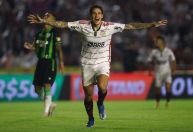 Flamengo atropela lanterna América-MG e iguala líder Palmeiras em pontuação