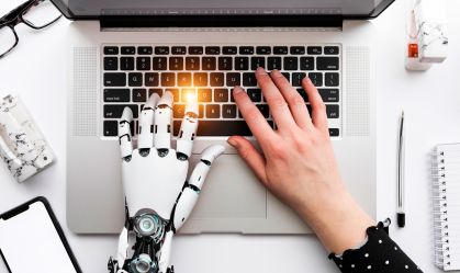 Vozes geradas por IA já são indistinguíveis das humanas, diz estudo