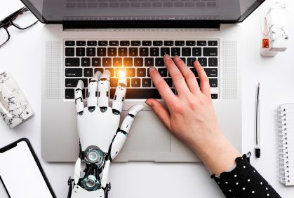 Vozes geradas por IA já são indistinguíveis das humanas, diz estudo