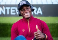 Jogador da seleção de Gana morre em campo aos 28 anos, na Albânia; cenas fortes