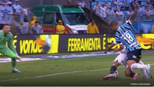 Seneme admitiu que pênalti deveria ter sido marcado