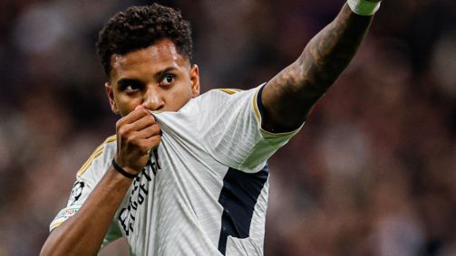 Rodrygo comemora o belo gol que marcou contra o Napoli pela Champions League