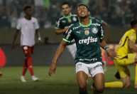 Rony volta a marcar pelo Palmeiras após três meses e chora
