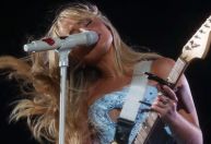 Quem é Sabrina Carpenter, escolhida por Taylor Swift para abrir shows da turnê