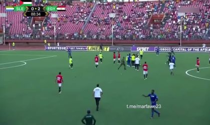 Salah sofre tentativa de agressão em jogo do Egito; veja