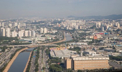 Suspeitos de roubo pulam no Rio Tietê durante perseguição policial; dois foram presos