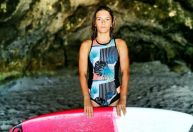 Surfista sofre chantagem após receber fotos nuas produzidas por IA; entenda
