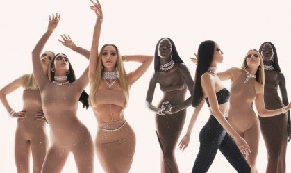 Marca de roupas de Kim Kardashian lança peças íntimas cobertas de cristal