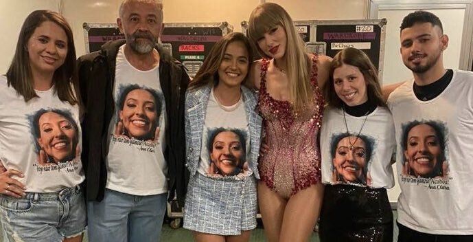 Parentes se encontraram com Taylor Swift após a morte de Ana Clara Benevides em show da cantora • Reprodução/Redes Sociais