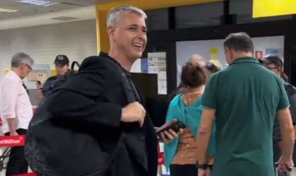 Tiago Nunes desembarca no Rio para assinar com Botafogo