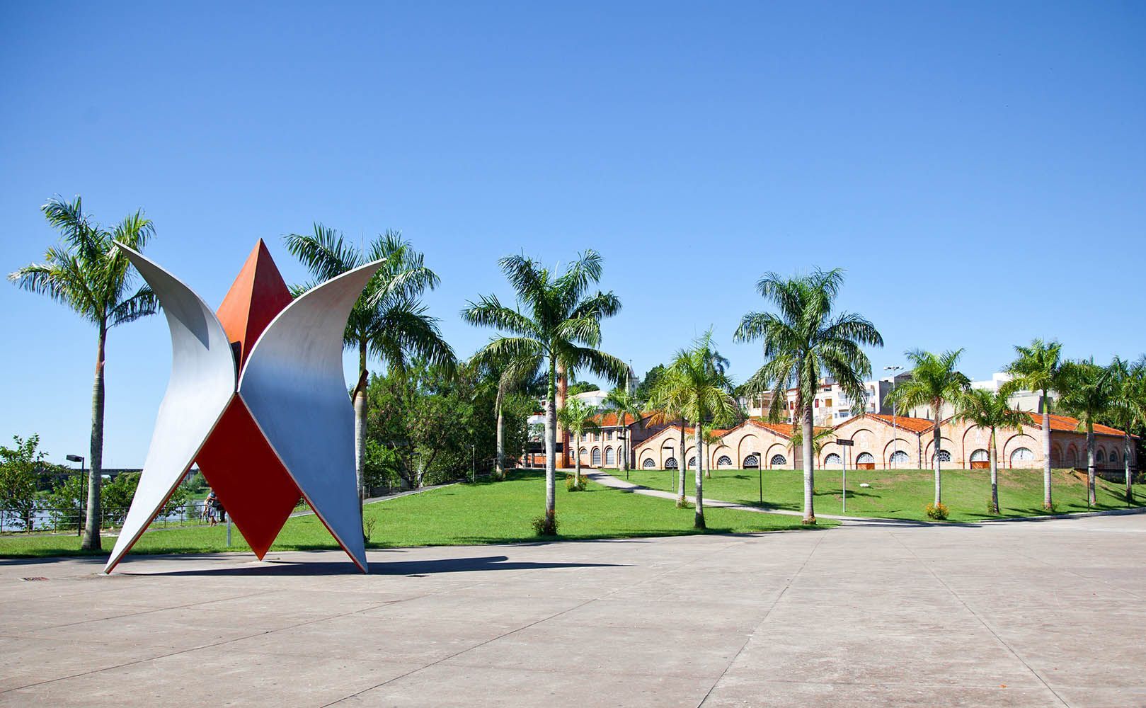 Flor de Guaracuí, de Tomie Ohtake, de Registro (SP) / Prefeitura de Registro
