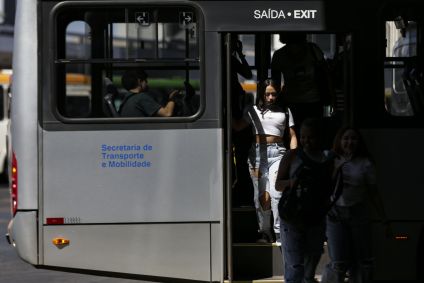 Movimentação de passageiros e ônibus na Rodoviária do Plano Piloto, em Brasília