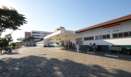 Casal que esqueceu menino de 2 anos em van escolar em SP recebe liberdade provisória