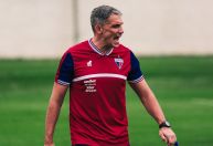 Vojvoda ganha homenagem do Fortaleza em dia que entrará para a história