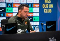 Reviravolta no Barcelona: Xavi seguirá como técnico do clube, garante dirigente