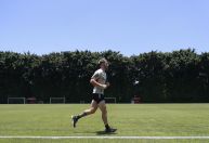 Em recuperação, Calleri treina no gramado do São Paulo