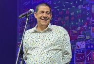 Homem alega ser filho de Zeca Pagodinho; cantor se dispõe a fazer teste de DNA