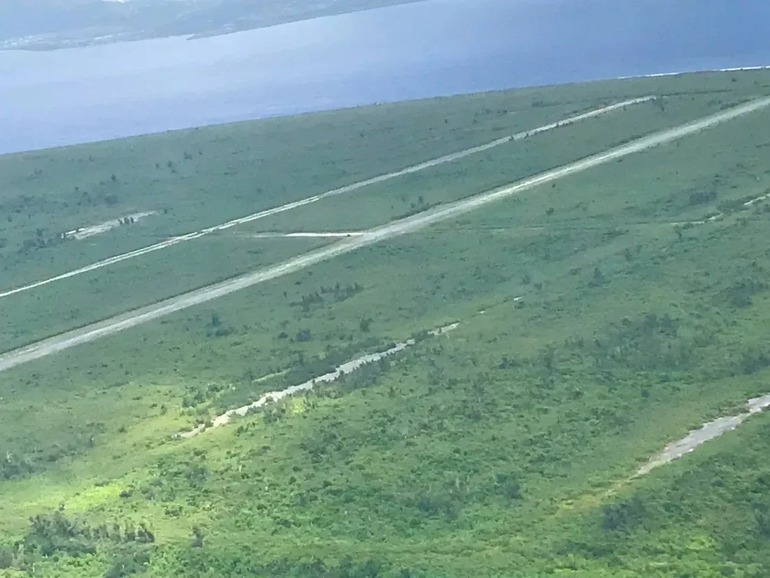 Pistas usadas pela última vez na Segunda Guerra Mundial ainda são visíveis no Campo Norte, na ilha de Tinian, em janeiro de 2020 / Brad Lendon/CNN