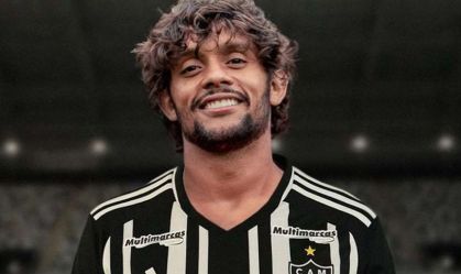 Reforço do Atlético-MG, Scarpa desembarca no Brasil para "volta por cima"