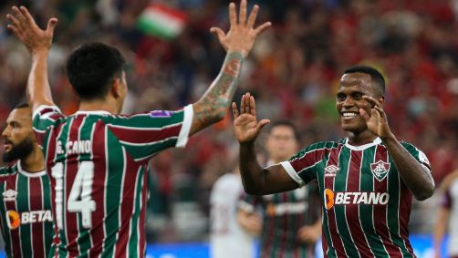 Arias e Cano comemoram o primeiro gol do Fluminense