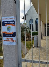Igreja é interditada no bairro Pinheiro por riscos danos