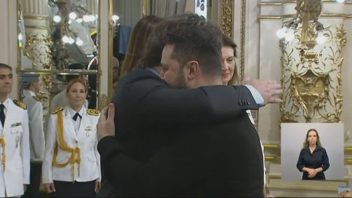Presidente da Argentina Javier Milei recebe Zelensky, presidente da Ucrânia, na Casa Rosada após cerimônia de posse