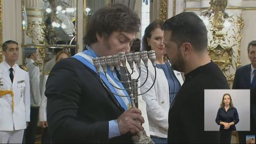 Presidente da Argentina Javier Milei recebe Zelensky na Casa Rosada após cerimônia de posse
