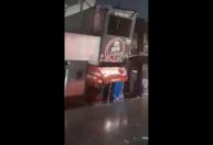 Vídeo: Casas ficam inclinadas e correm risco de desabar após temporal em SP