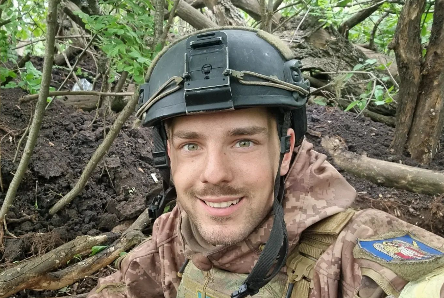 Jovem Roman Ratushnyy, que se juntou à Revolução Maidan com apenas 16 anos.