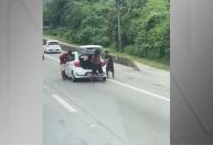 Vídeo: ladrões roubam motorista em rodovia no litoral de São Paulo