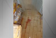 Restaurante é lacrado por armazenar comida vencida e sem refrigeração no Rio; veja