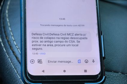 Aviso emitido pela Defesa Civil de Maceió via SMS por causa do risco de colapso em uma mina da Braskem