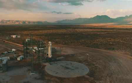 Foguete New Shepard, da Blue Origin, preparado para voo