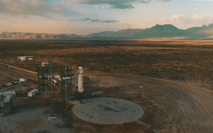 Foguete New Shepard, da Blue Origin, preparado para voo